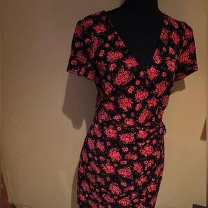 Women’s Club Monaco Faux Wrap Asymmetrical Red & Black Floral Dress. V Neck